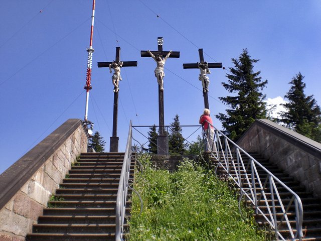 Kreuzigungsgruppe am Kreuzberg, oberhalb des Kloster Kreuzberg