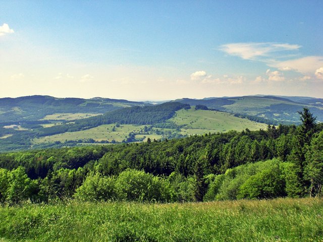 Kreuzberg Rhön - Panormana Ausblick mit Arnsberg und Wasserkuppe